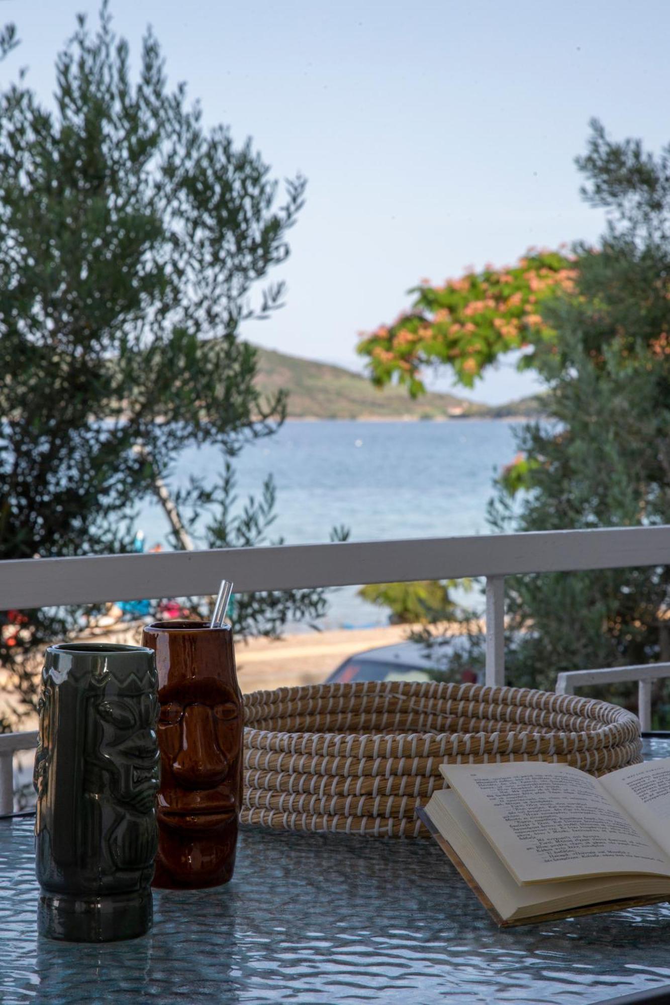 Seamoon Appartement Néa Péramos Buitenkant foto
