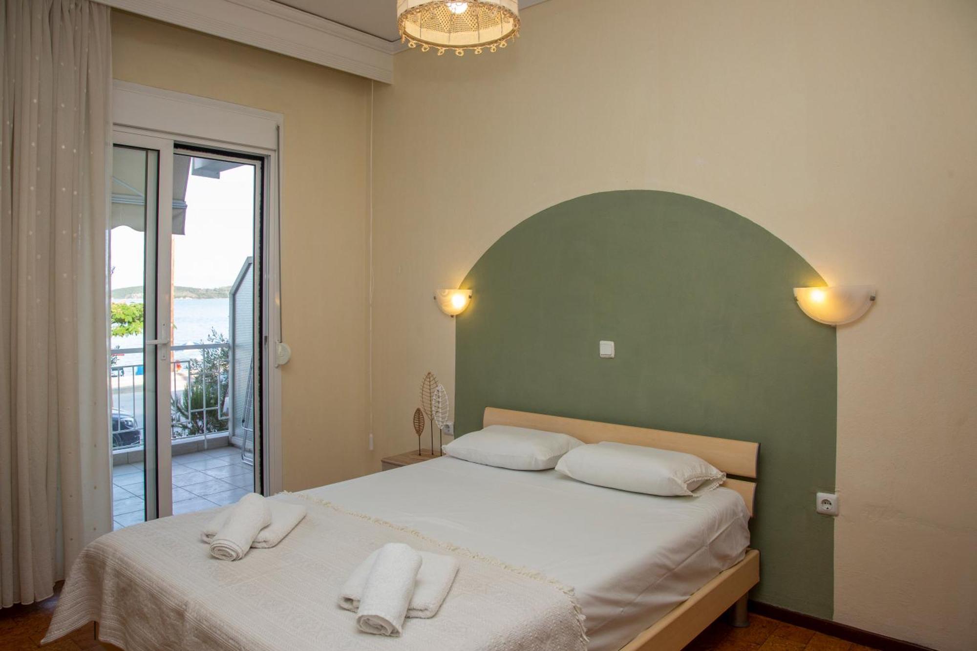 Seamoon Appartement Néa Péramos Buitenkant foto