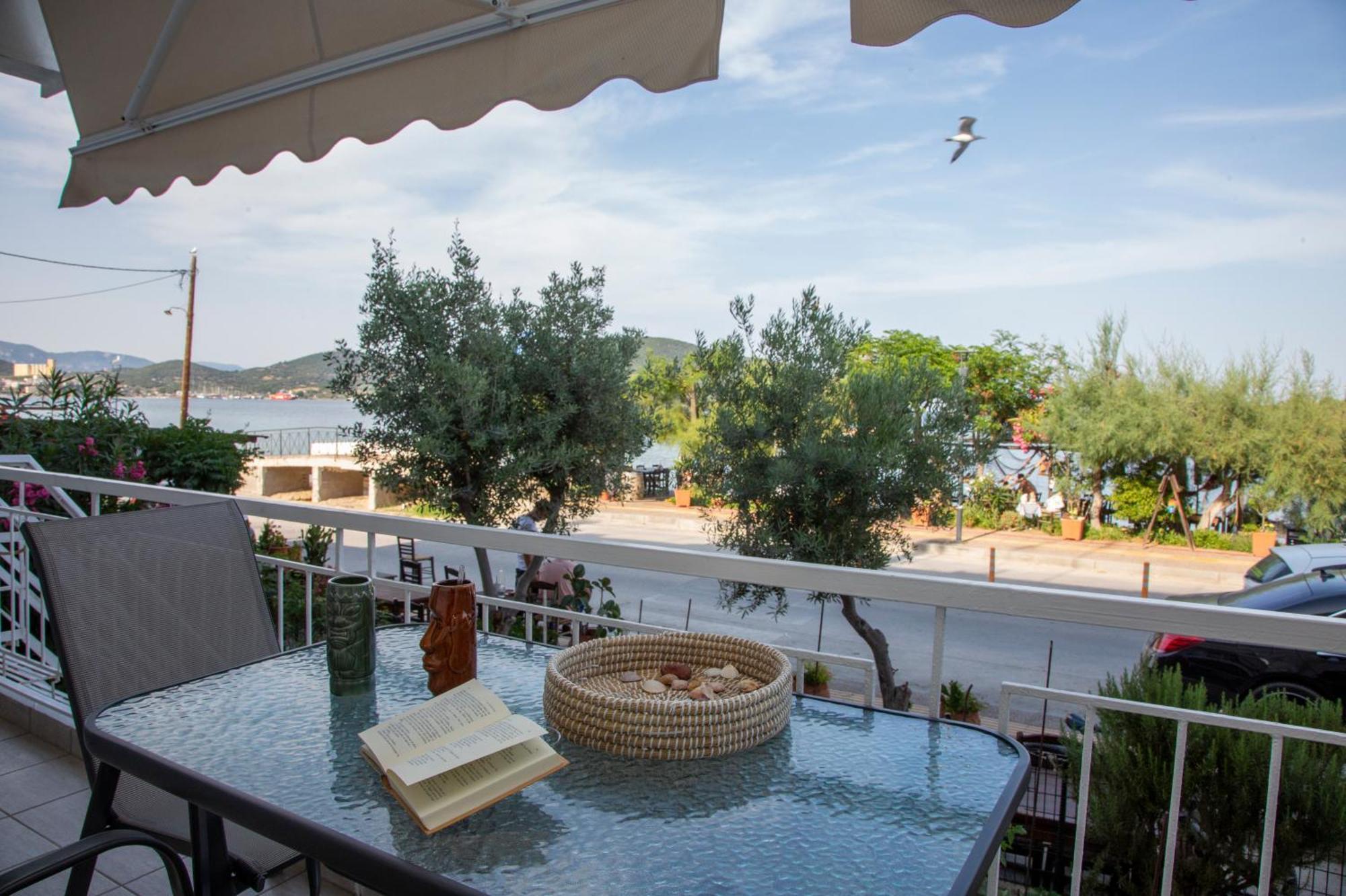 Seamoon Appartement Néa Péramos Buitenkant foto